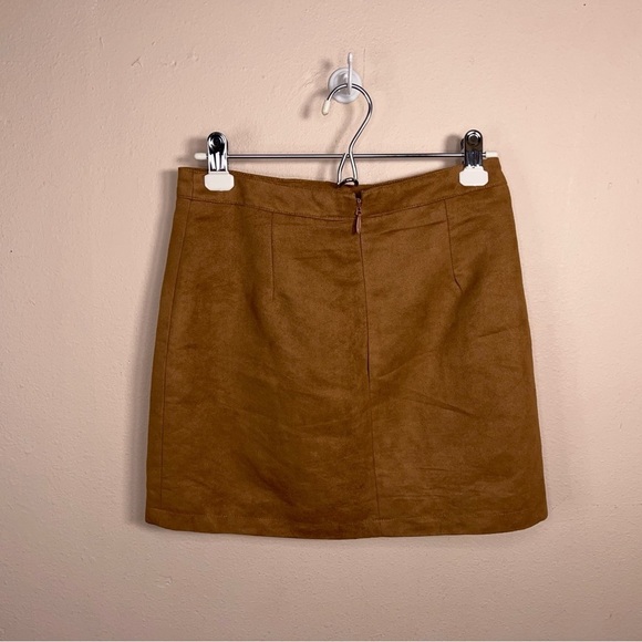 Size 4 BCBG Generation Tan Brown Faux Suede Mini Skirt Neutral Lace Up Accent - Picture 5 of 8